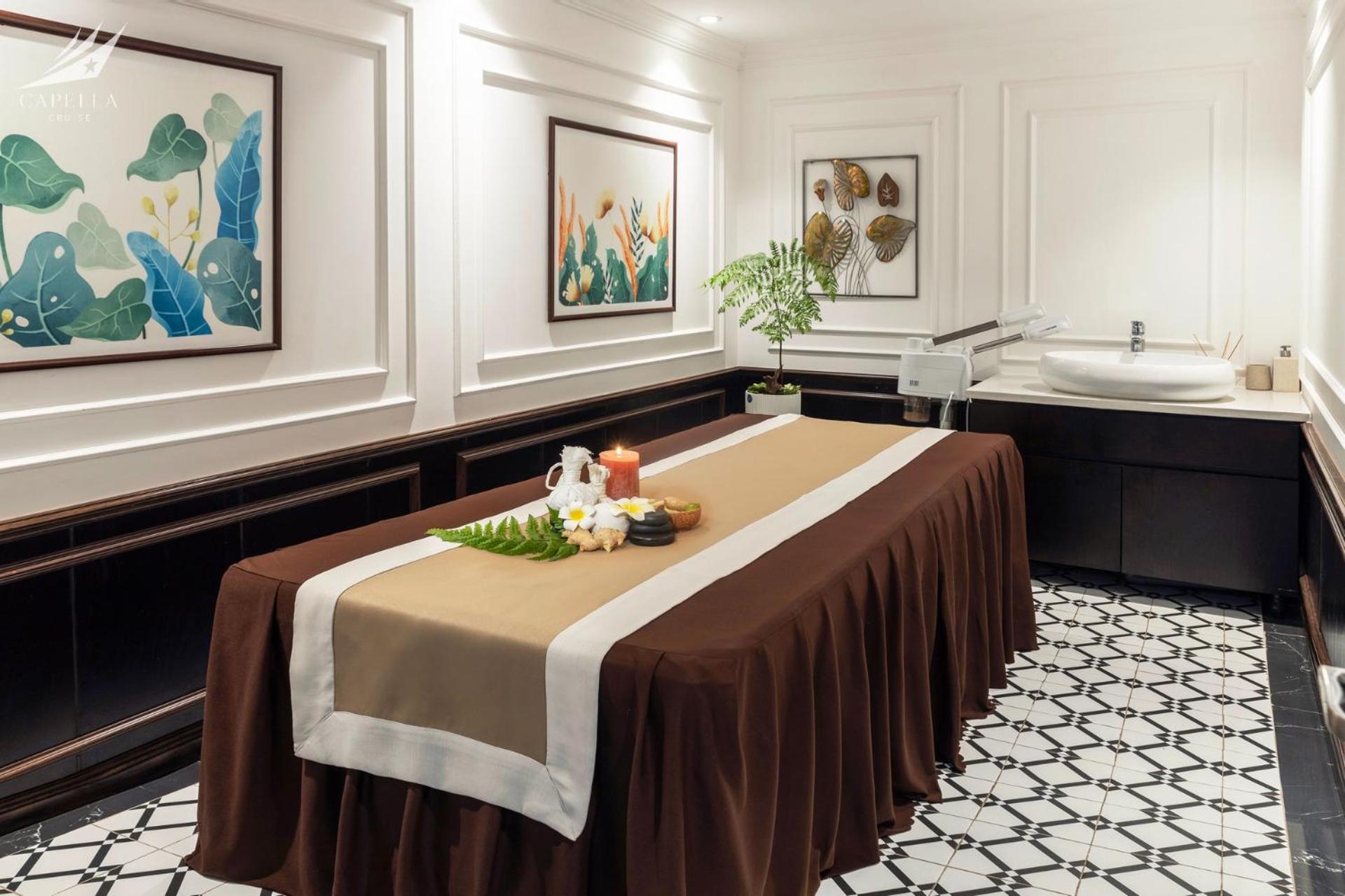 Hotel Halong Capella Cruise - Member Of Lyra Cruise Collection Hạ Long Exterior foto